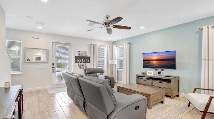 Kissimmee, Florida 34747, 4 Bedroom Bedrooms, ,4 Bathroombathrooms,Residential,For Sale,Lost Shaker,0,Mfro6345811