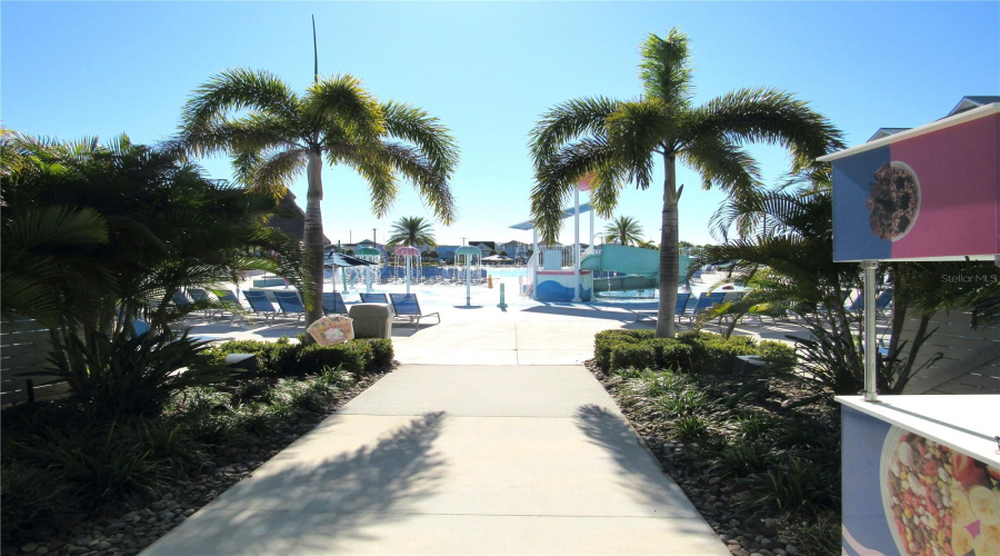 Kissimmee, Florida 34747, 2 Bedroom Bedrooms, ,2 Bathroombathrooms,Residential,For Sale,Sunset Walk Dr,0,Mfrs5142608