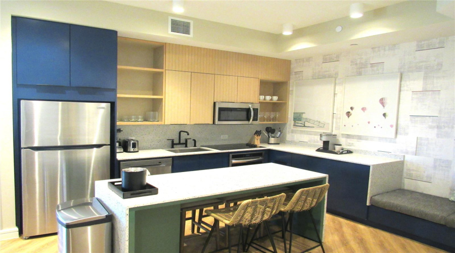 Kissimmee, Florida 34747, 2 Bedroom Bedrooms, ,2 Bathroombathrooms,Residential,For Sale,Sunset Walk Dr,0,Mfrs5142608