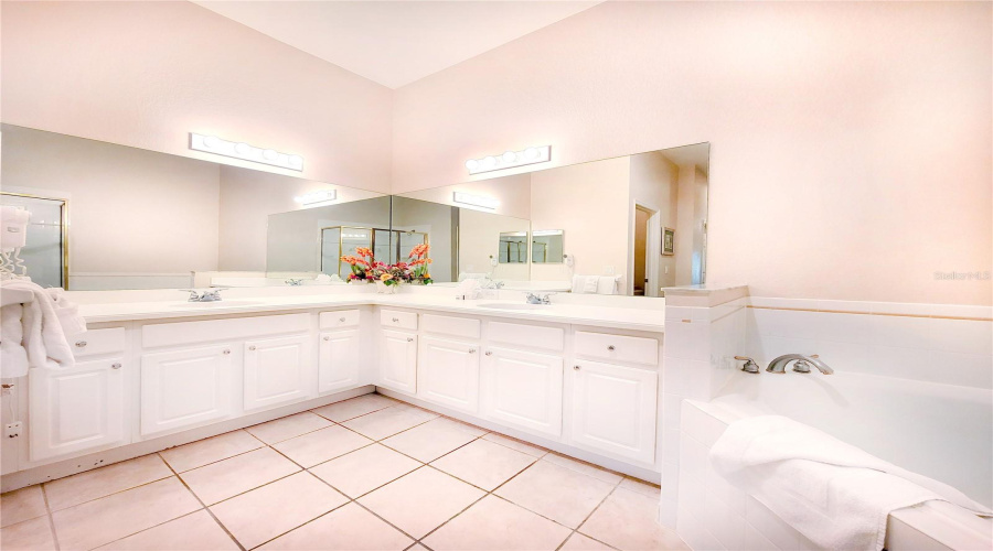 Davenport, Florida 33897, 3 Bedroom Bedrooms, ,2 Bathroombathrooms,Residential,For Sale,Lucaya,0,Mfrs5086633