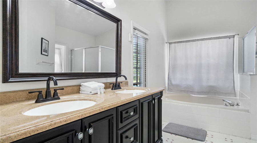 Kissimmee, Florida 34747, 4 Bedroom Bedrooms, ,3 Bathroombathrooms,Residential,For Sale,Autumn Creek,0,Mfrs5155574