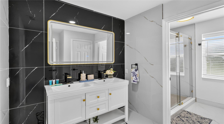 Kissimmee, Florida 34747, 6 Bedroom Bedrooms, ,3 Bathroombathrooms,Residential,For Sale,King Palm,0,Mfro6432585