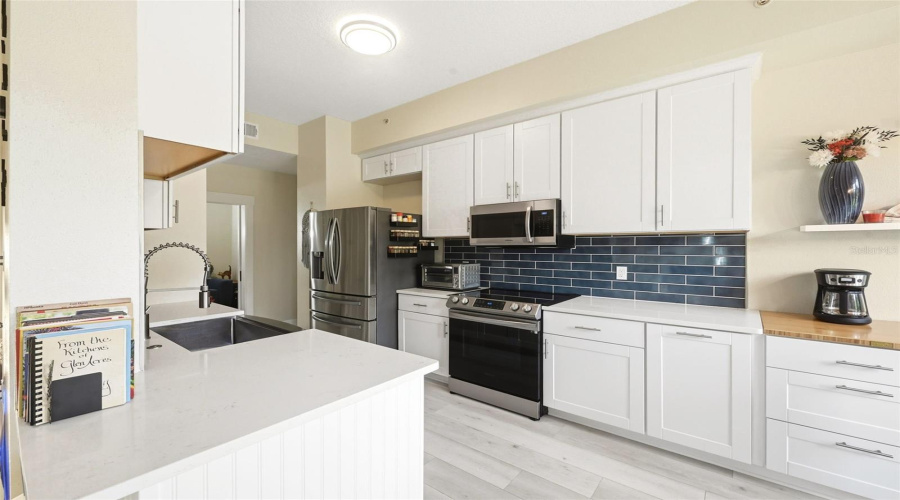 Modern Kitchen - 42&Quot; Upgraded Cabinets