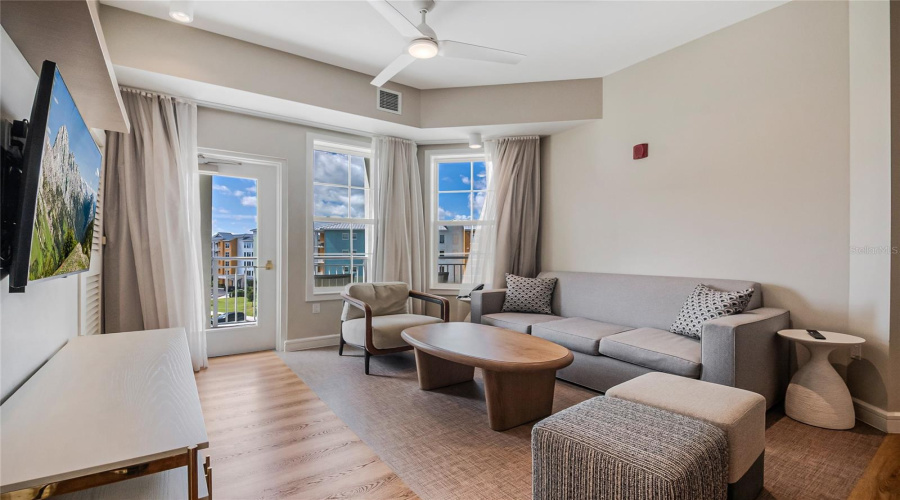 Kissimmee, Florida 34747, 2 Bedroom Bedrooms, ,2 Bathroombathrooms,Residential,For Sale,Sunset Walk,0,Mfrs5155261