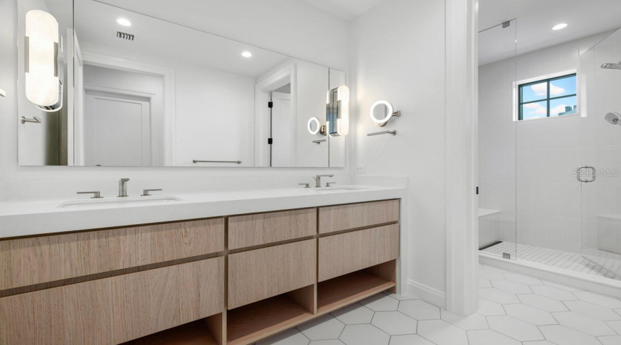 Golden Oak, Florida 32836, 4 Bedroom Bedrooms, ,4 Bathroombathrooms,Residential,For Sale,Winter Sparkle,0,Mfro6276187