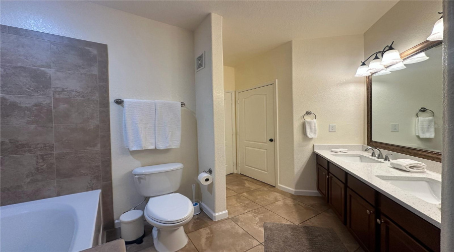 Davenport, Florida 33897, 3 Bedroom Bedrooms, ,3 Bathroombathrooms,Residential,For Sale,Charo,0,Mfrs5142028