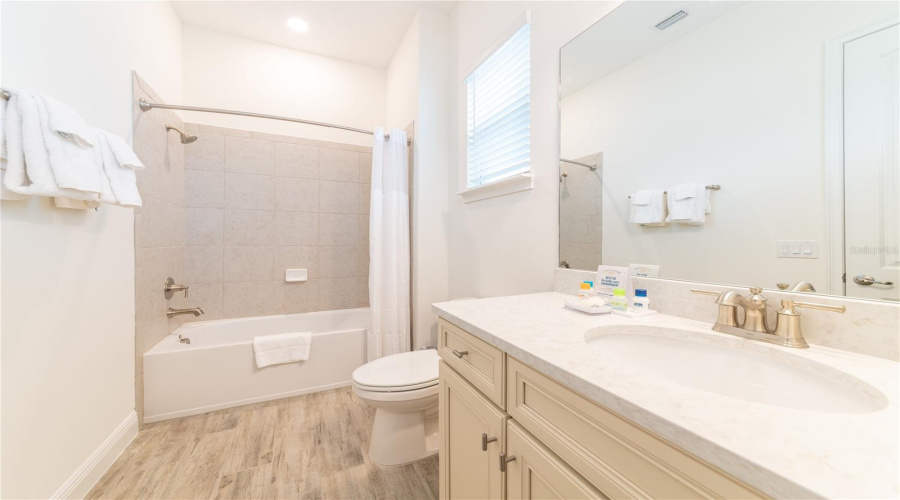 Secondary Bathroom With Tub And Shower In Margaritaville Resort Orlando Kissimmee