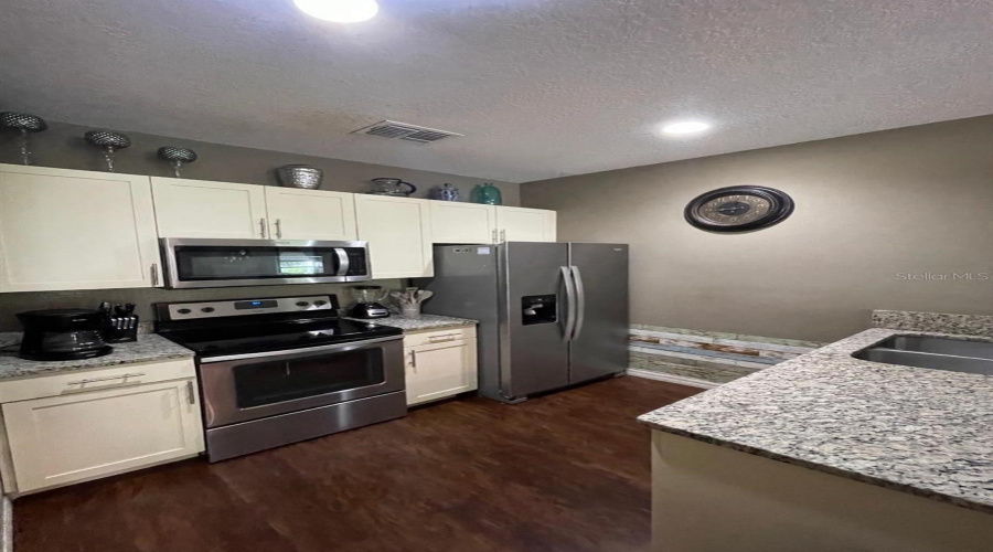 Kissimmee, Florida 34747, 3 Bedroom Bedrooms, ,2 Bathroombathrooms,Residential,For Sale,Shine,0,Mfro6383458