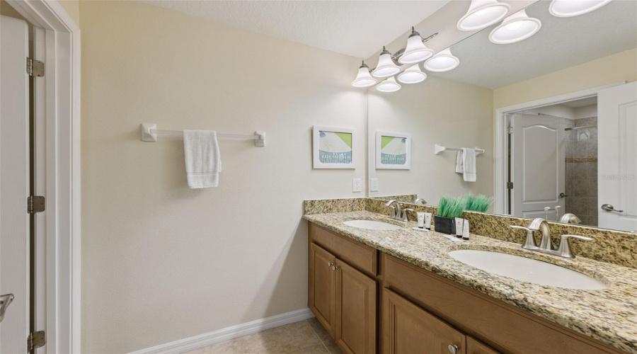 Primary En-Suite Bathroom