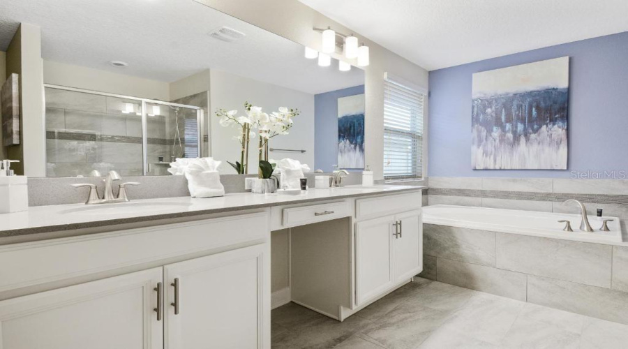 Davenport, Florida 33896, 6 Bedroom Bedrooms, ,5 Bathroombathrooms,Residential,For Sale,Mulligan,0,Mfro6440532