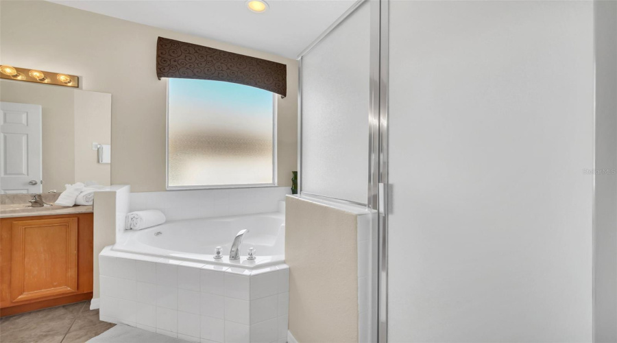 Kissimmee, Florida 34747, 7 Bedroom Bedrooms, ,4 Bathroombathrooms,Residential,For Sale,Sunrise Key,0,Mfro6440479