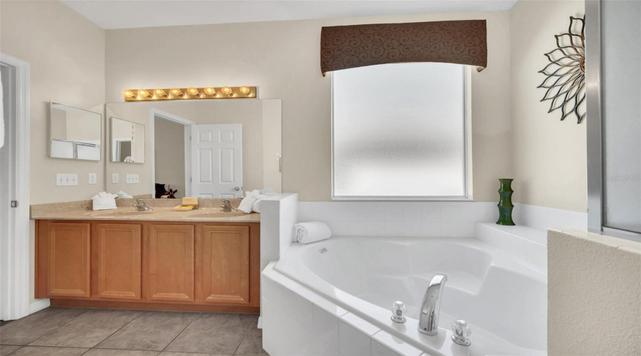 Kissimmee, Florida 34747, 7 Bedroom Bedrooms, ,4 Bathroombathrooms,Residential,For Sale,Sunrise Key,0,Mfro6440479