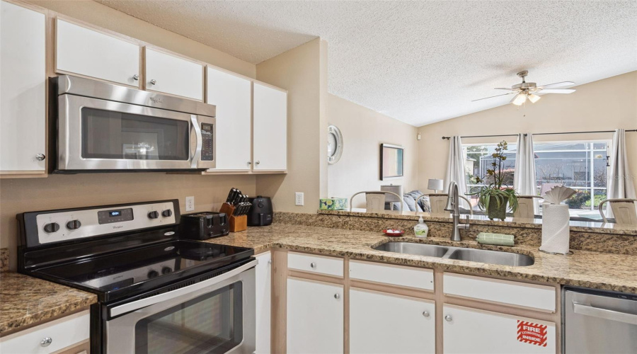 Davenport, Florida 33897, 3 Bedroom Bedrooms, ,2 Bathroombathrooms,Residential,For Sale,Lockbreeze,0,Mfro6440664