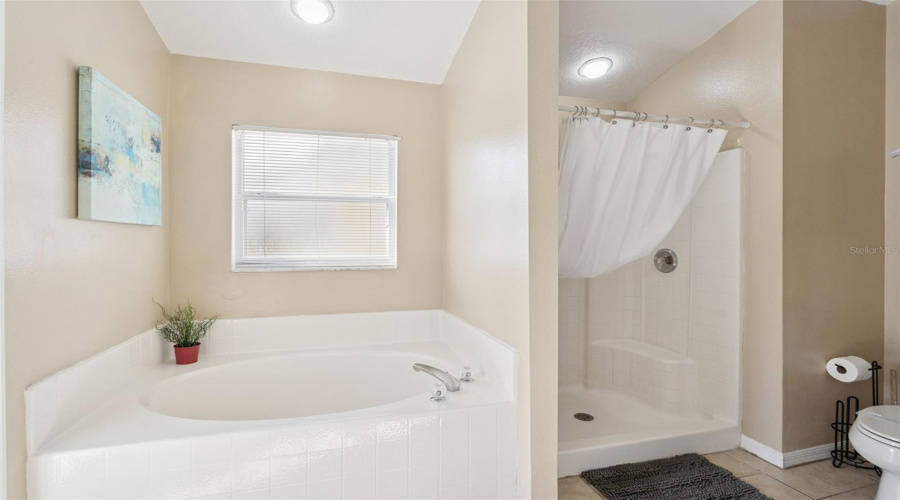 Davenport, Florida 33897, 3 Bedroom Bedrooms, ,2 Bathroombathrooms,Residential,For Sale,Lockbreeze,0,Mfro6440664