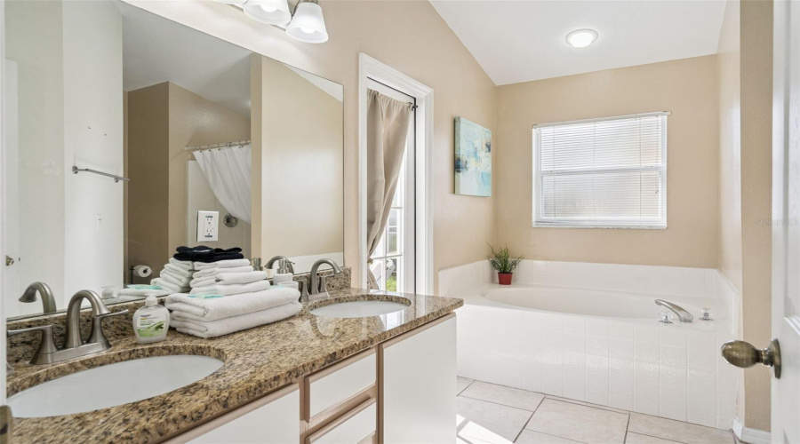 Davenport, Florida 33897, 3 Bedroom Bedrooms, ,2 Bathroombathrooms,Residential,For Sale,Lockbreeze,0,Mfro6440664
