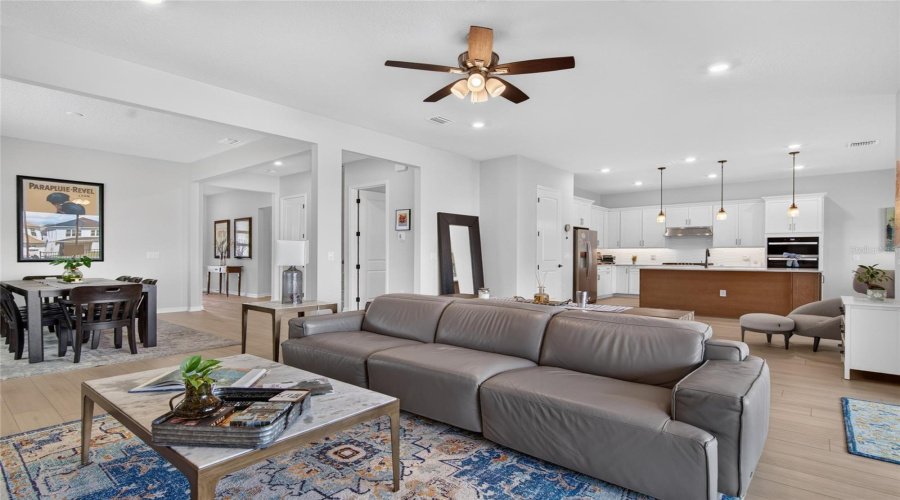 Orlando, Florida 32836, 5 Bedroom Bedrooms, ,4 Bathroombathrooms,Residential,For Sale,Bissell,0,Mfro6440597