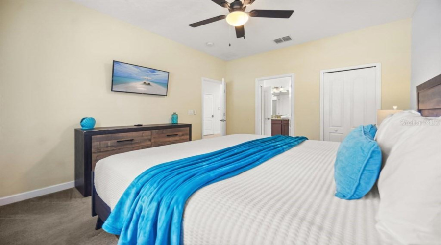 Davenport, Florida 33896, 8 Bedroom Bedrooms, ,5 Bathroombathrooms,Residential,For Sale,Rolling Fairway,0,Mfro6440435