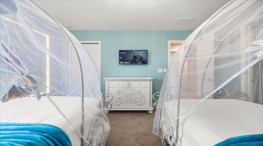 Davenport, Florida 33896, 8 Bedroom Bedrooms, ,5 Bathroombathrooms,Residential,For Sale,Rolling Fairway,0,Mfro6440435
