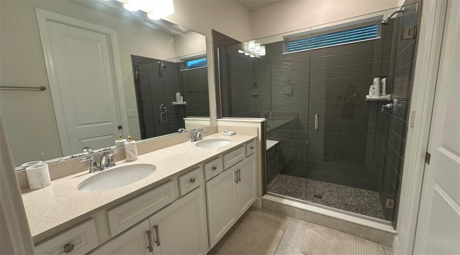 Orlando, Florida 32836, 7 Bedroom Bedrooms, ,4 Bathroombathrooms,Residential,For Sale,Leaf Grove,0,Mfro6438077