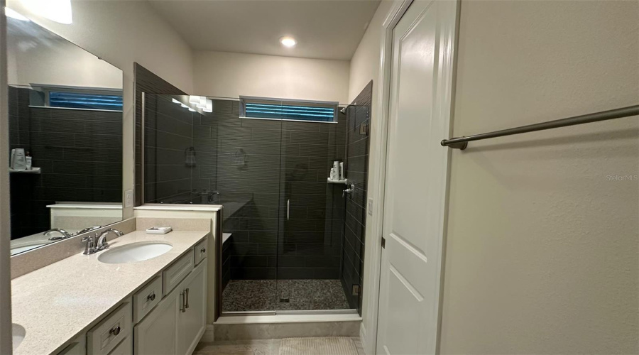 Orlando, Florida 32836, 7 Bedroom Bedrooms, ,4 Bathroombathrooms,Residential,For Sale,Leaf Grove,0,Mfro6438077