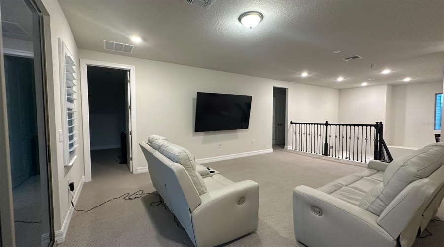Orlando, Florida 32836, 7 Bedroom Bedrooms, ,4 Bathroombathrooms,Residential,For Sale,Leaf Grove,0,Mfro6438077