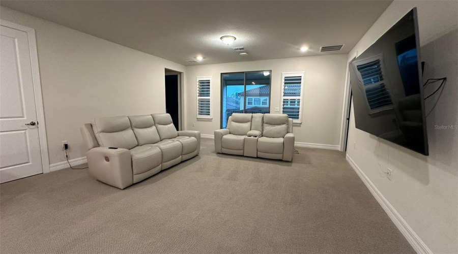 Orlando, Florida 32836, 7 Bedroom Bedrooms, ,4 Bathroombathrooms,Residential,For Sale,Leaf Grove,0,Mfro6438077