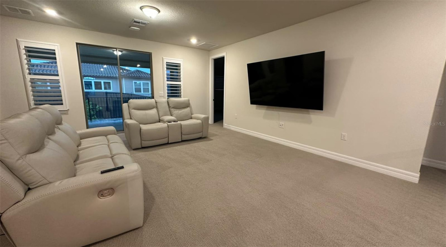 Orlando, Florida 32836, 7 Bedroom Bedrooms, ,4 Bathroombathrooms,Residential,For Sale,Leaf Grove,0,Mfro6438077