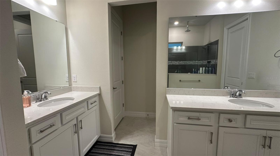 Orlando, Florida 32836, 7 Bedroom Bedrooms, ,4 Bathroombathrooms,Residential,For Sale,Leaf Grove,0,Mfro6438077