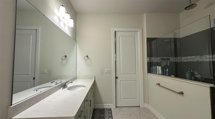 Orlando, Florida 32836, 7 Bedroom Bedrooms, ,4 Bathroombathrooms,Residential,For Sale,Leaf Grove,0,Mfro6438077