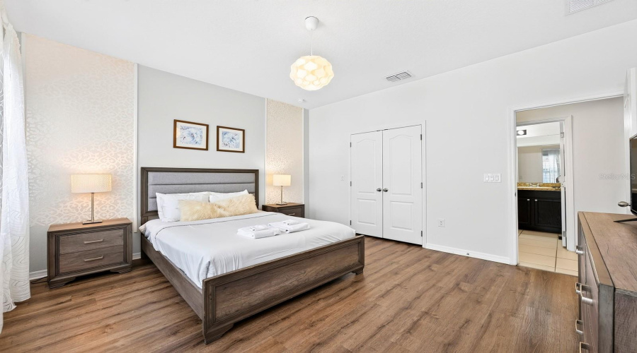 A Generously-Sized 1St Floor Bedroom And Nearby Full Bath Offer An Ideal Setup For Overnight Guests, Extended Family Or Multigenerational Living.