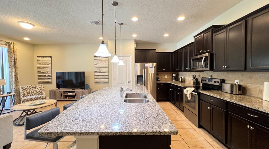 Kissimmee, Florida 34747, 5 Bedroom Bedrooms, ,4 Bathroombathrooms,Residential,For Sale,Geneve,0,Mfrs5157166