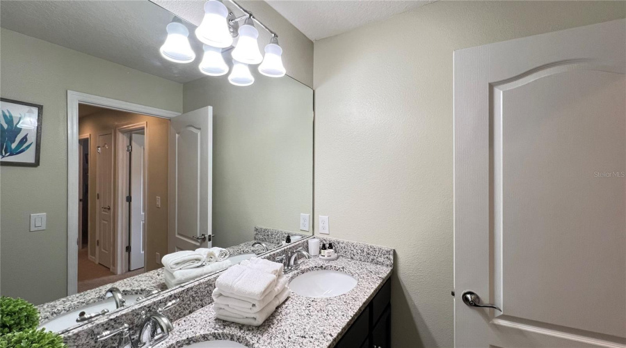 Kissimmee, Florida 34747, 5 Bedroom Bedrooms, ,4 Bathroombathrooms,Residential,For Sale,Geneve,0,Mfrs5157166