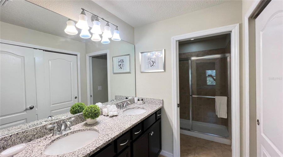 Kissimmee, Florida 34747, 5 Bedroom Bedrooms, ,4 Bathroombathrooms,Residential,For Sale,Geneve,0,Mfrs5157166