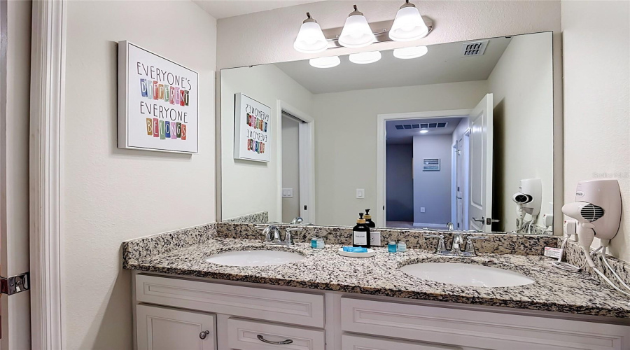 Davenport, Florida 33897, 5 Bedroom Bedrooms, ,4 Bathroombathrooms,Residential,For Sale,Paradise,0,Mfro6440616