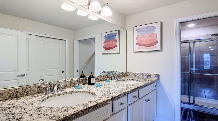 Davenport, Florida 33897, 5 Bedroom Bedrooms, ,4 Bathroombathrooms,Residential,For Sale,Paradise,0,Mfro6440616