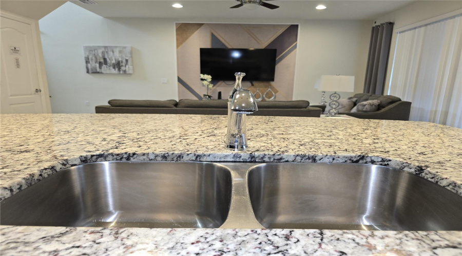 Kissimmee, Florida 34747, 5 Bedroom Bedrooms, ,4 Bathroombathrooms,Residential,For Sale,Dubai,0,Mfrp4939824