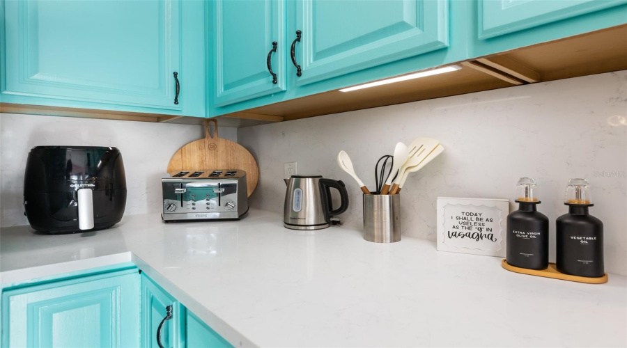 Kitchens Musts With Under Cabinet Lighting