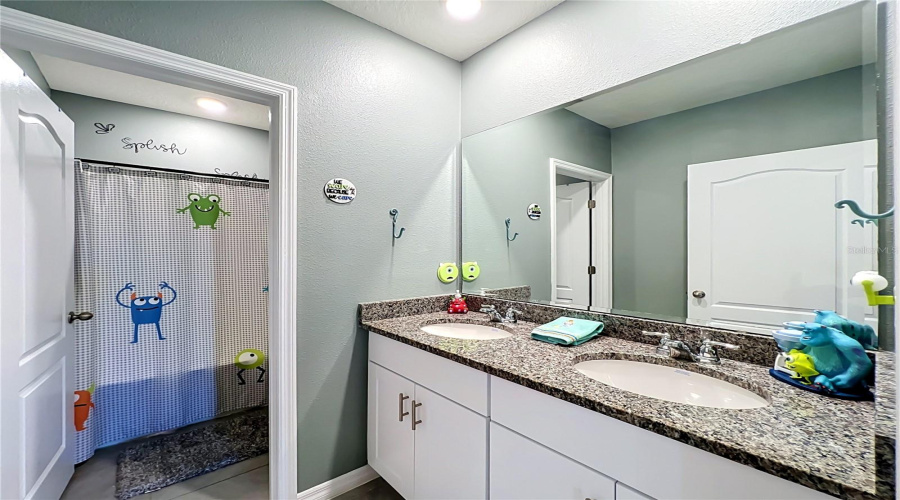 Davenport, Florida 33837, 5 Bedroom Bedrooms, ,4 Bathroombathrooms,Residential,For Sale,Oakmoss,0,Mfro6440765
