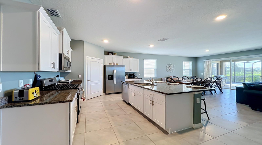 Davenport, Florida 33837, 5 Bedroom Bedrooms, ,4 Bathroombathrooms,Residential,For Sale,Oakmoss,0,Mfro6440765