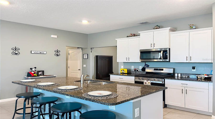 Davenport, Florida 33837, 5 Bedroom Bedrooms, ,4 Bathroombathrooms,Residential,For Sale,Oakmoss,0,Mfro6440765