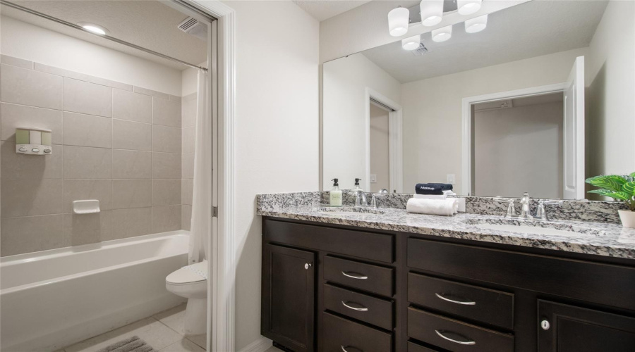 Davenport, Florida 33897, 10 Bedroom Bedrooms, ,8 Bathroombathrooms,Residential,For Sale,Lana,0,Mfro6441426