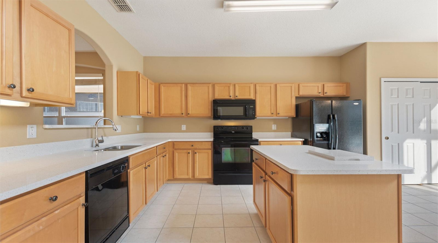 Davenport, Florida 33837, 5 Bedroom Bedrooms, ,4 Bathroombathrooms,Residential,For Sale,African Daisy,0,Mfro6441259