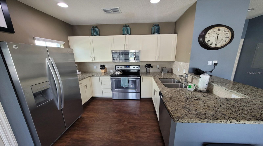 Kissimmee, Florida 34747, 4 Bedroom Bedrooms, ,3 Bathroombathrooms,Residential,For Sale,Shine,0,Mfro6441442
