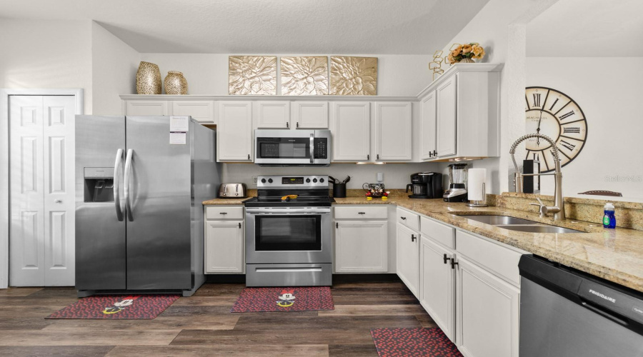 Davenport, Florida 33897, 3 Bedroom Bedrooms, ,2 Bathroombathrooms,Residential,For Sale,Calabria,0,Mfro6437337