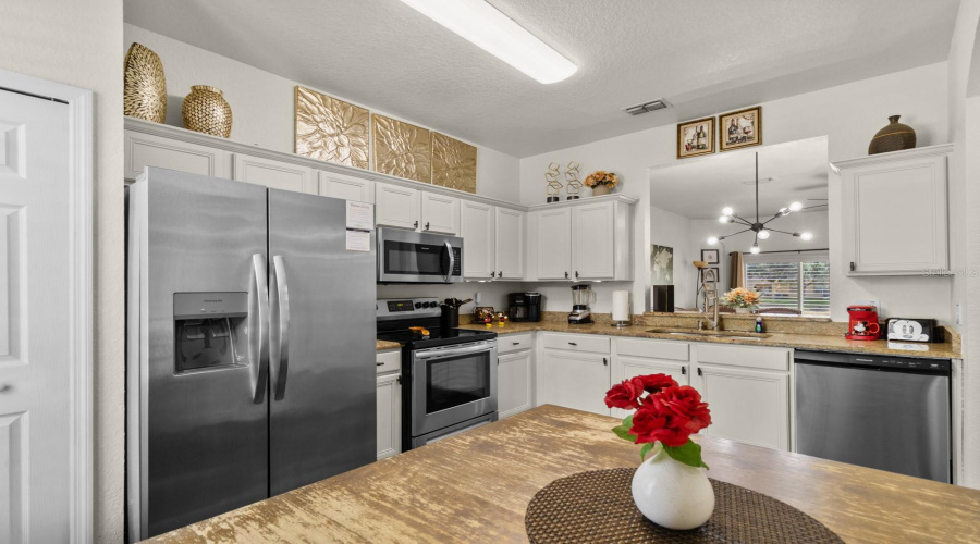 Davenport, Florida 33897, 3 Bedroom Bedrooms, ,2 Bathroombathrooms,Residential,For Sale,Calabria,0,Mfro6437337