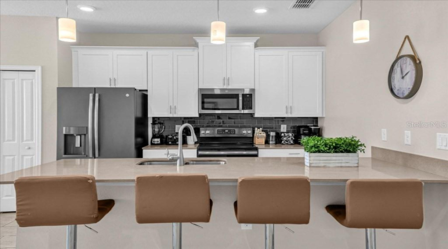 Davenport, Florida 33896, 5 Bedroom Bedrooms, ,4 Bathroombathrooms,Residential,For Sale,Stinger,0,Mfro6441627