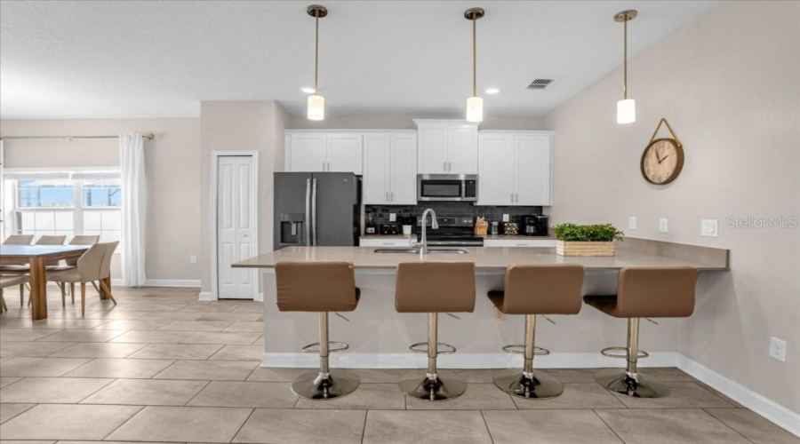 Davenport, Florida 33896, 5 Bedroom Bedrooms, ,4 Bathroombathrooms,Residential,For Sale,Stinger,0,Mfro6441627