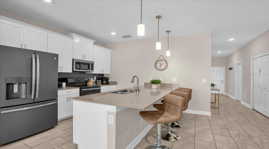 Davenport, Florida 33896, 5 Bedroom Bedrooms, ,4 Bathroombathrooms,Residential,For Sale,Stinger,0,Mfro6441627