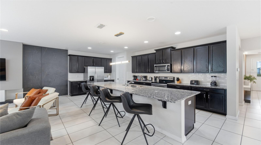 Kissimmee, Florida 34747, 9 Bedroom Bedrooms, ,6 Bathroombathrooms,Residential,For Sale,Sawyer Palm,0,Mfro6385788