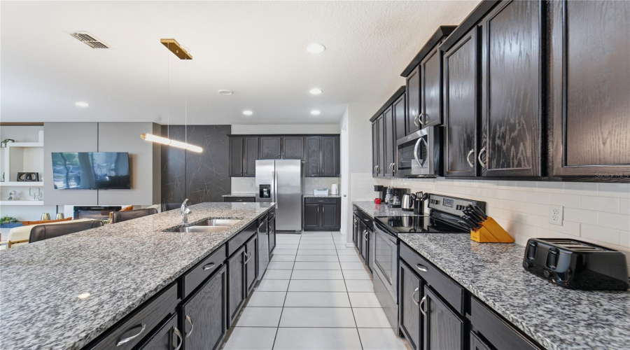Kissimmee, Florida 34747, 9 Bedroom Bedrooms, ,6 Bathroombathrooms,Residential,For Sale,Sawyer Palm,0,Mfro6385788